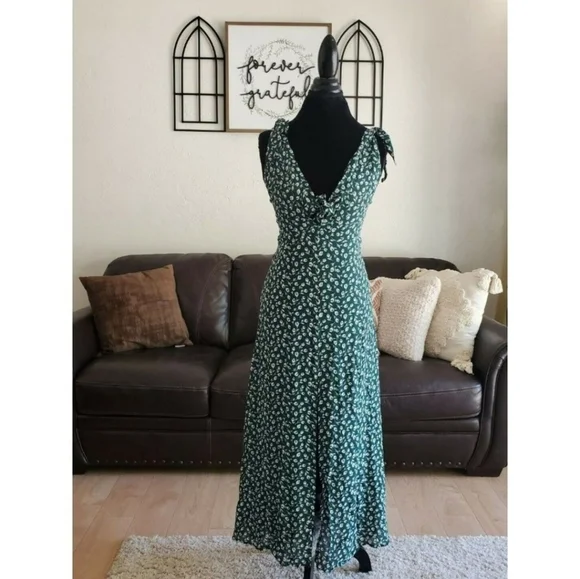 Reformation Women's Harper Whimsical Fairy Floral Forest Green Midi Dress. SZ 2 - Picture 5 of 10